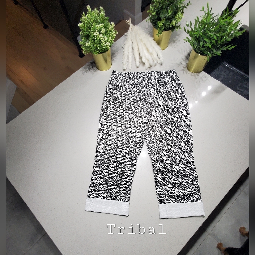 TRIBAL Pretty capri pants with polka dot print